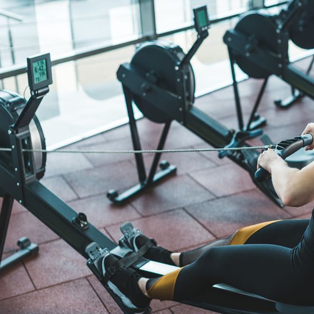 Adjustable Air‑Resistance Rowing Machine, Aluminum Frame & Silent Glide for Home Gym